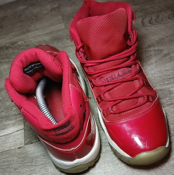 Nike Air Jordan 11 Retro 'Win like 96' sneakers in candy red size 7Y EUC - Picture 2 of 16